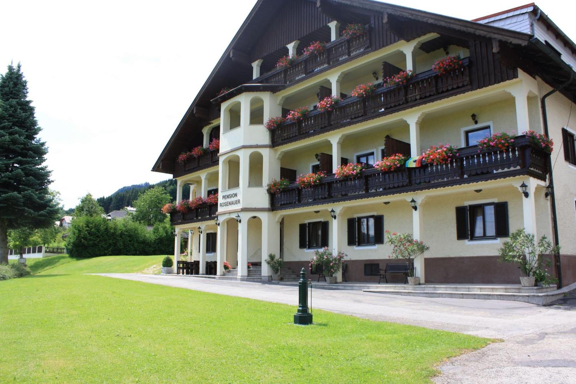 Haus Rosenauer Zimmer & Ferienwohnungen Nussdorf am Attersee Exterior photo